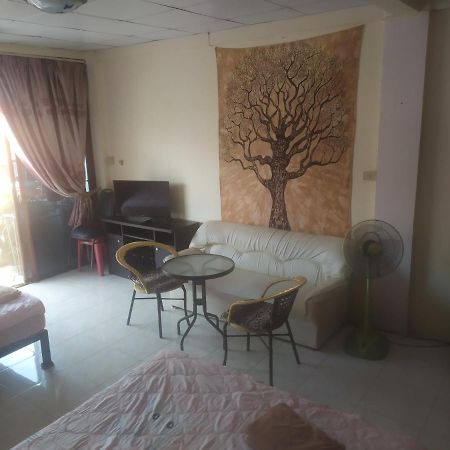 Artem'S Guesthouse Jomtien Exterior foto