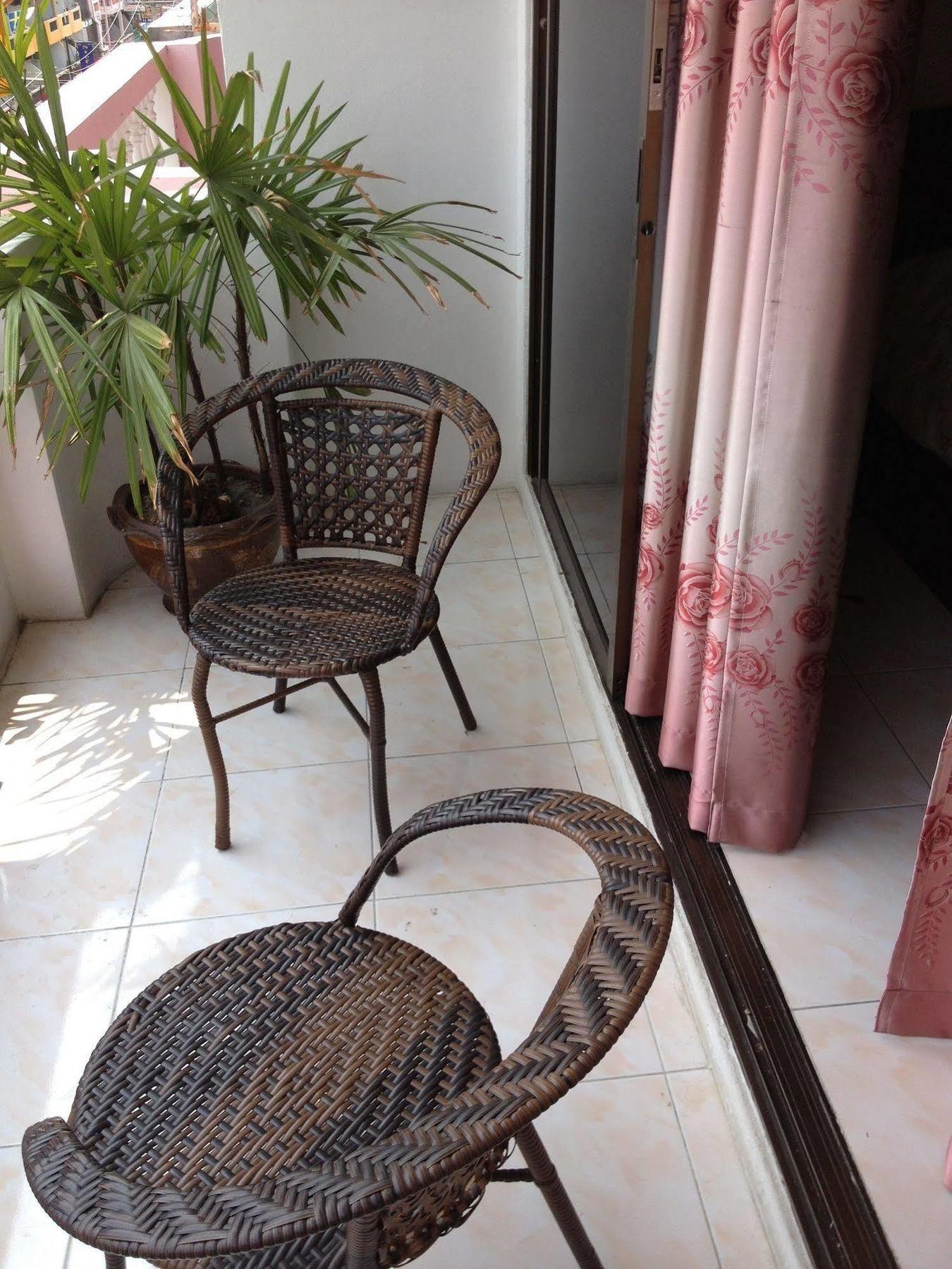 Artem'S Guesthouse Jomtien Exterior foto
